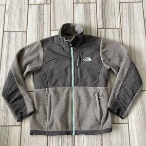 The North Face Denali jacket. EUC